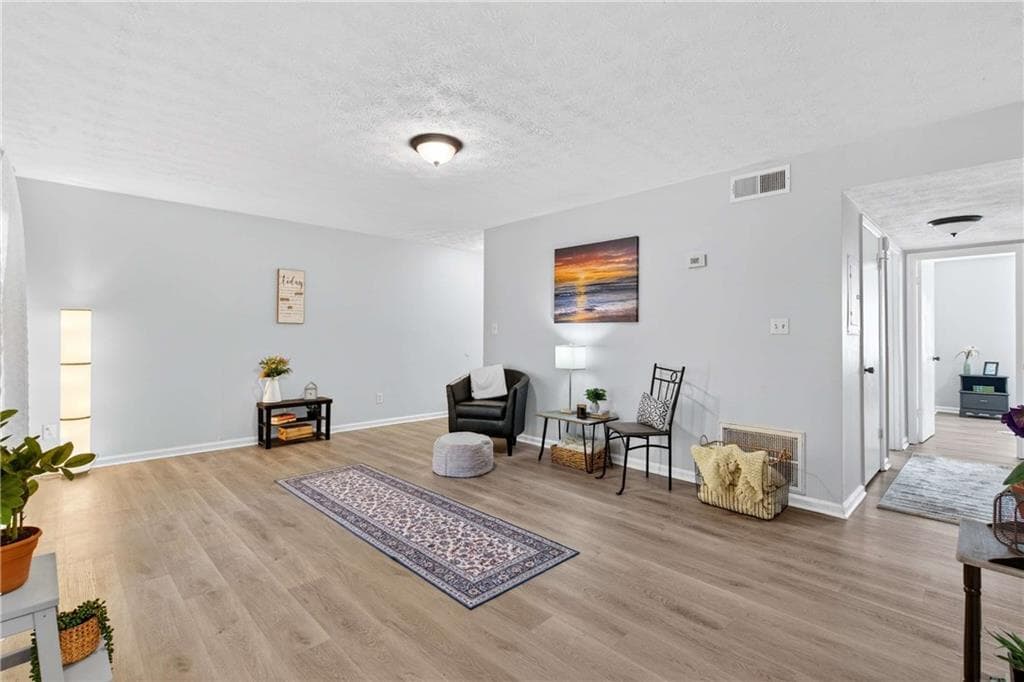 2 bedroom, 1 bathroom, 1,040 sq ft condominium for sale at 2396 Lawrenceville Highway G, Decatur, GA 30033 — photo 7