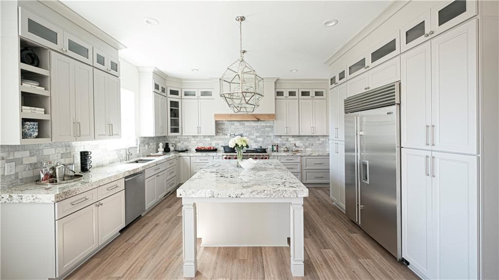 7 bedroom, 6 bathroom, 6,700 sq ft single family residence for sale at 270 Crosstree Lane, Atlanta, GA 30328 — photo 4
