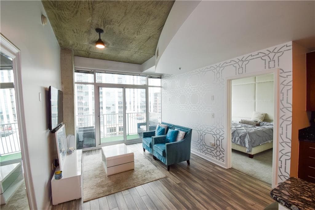 1 bedroom, 1 bathroom, 779 sq ft condominium for sale at 250 Pharr Road 1103, Atlanta, GA 30305 — photo 2