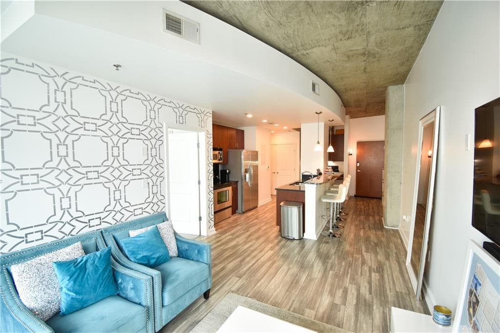 1 bedroom, 1 bathroom, 779 sq ft condominium for sale at 250 Pharr Road 1103, Atlanta, GA 30305 — photo 4