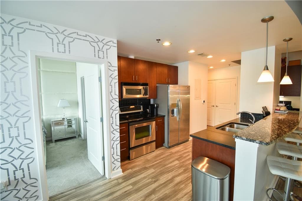 1 bedroom, 1 bathroom, 779 sq ft condominium for sale at 250 Pharr Road 1103, Atlanta, GA 30305 — photo 5