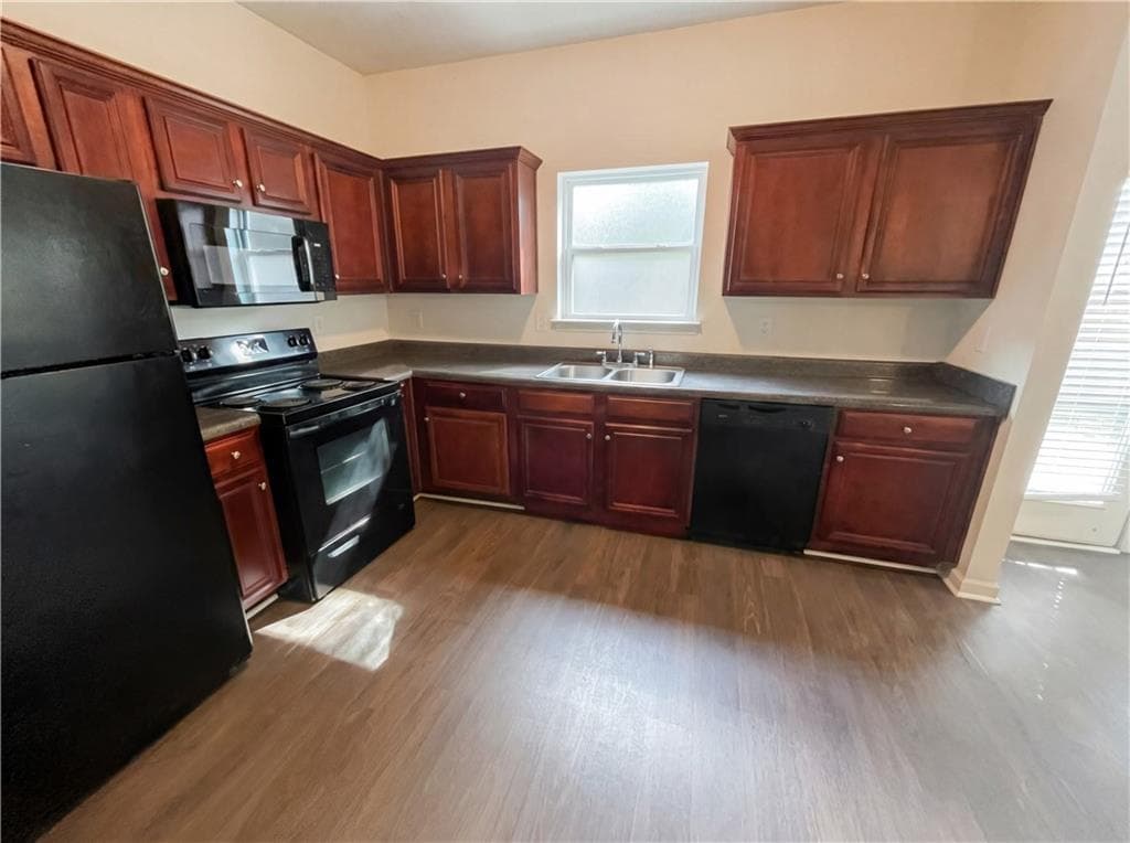 3 bedroom, 3 bathroom, 1,922 sq ft single family residence under contract at 1630 Tigris Court, Atlanta, GA 30349 — photo 2