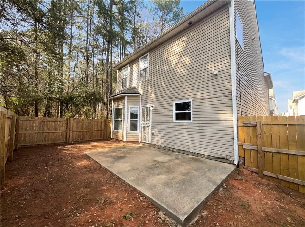3 bedroom, 3 bathroom, 1,922 sq ft single family residence under contract at 1630 Tigris Court, Atlanta, GA 30349 — photo 5
