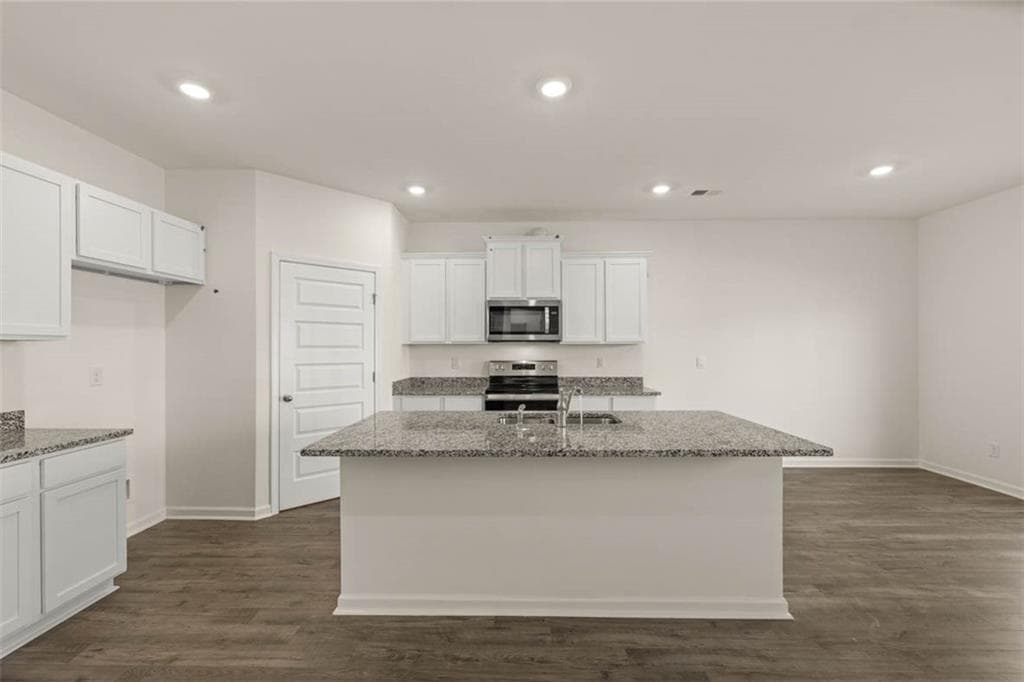 5 bedroom, 3 bathroom, 2,511 sq ft single family residence for sale at 408 Teamon Pointe Drive, Griffin, GA 30223 — photo 6