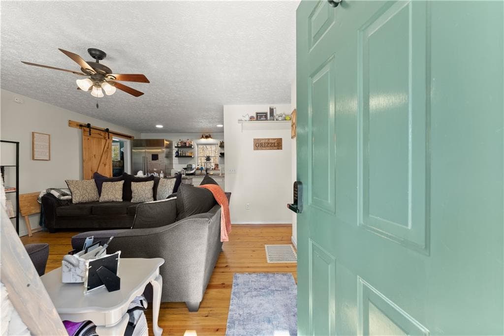 3 bedroom, 1 bathroom, 1,113 sq ft single family residence for sale at 431 Clover Leaf Road, Cleveland, GA 30528 — photo 4