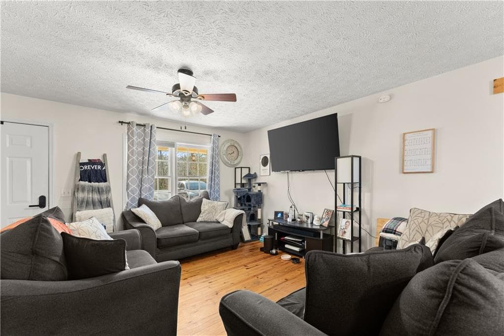 3 bedroom, 1 bathroom, 1,113 sq ft single family residence for sale at 431 Clover Leaf Road, Cleveland, GA 30528 — photo 6
