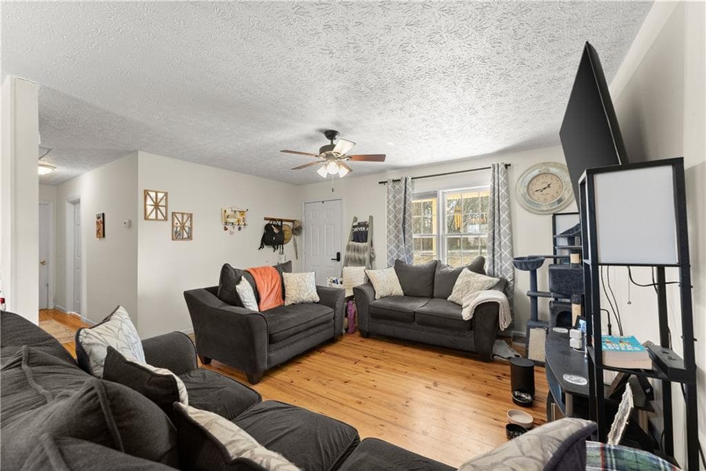 3 bedroom, 1 bathroom, 1,113 sq ft single family residence for sale at 431 Clover Leaf Road, Cleveland, GA 30528 — photo 7