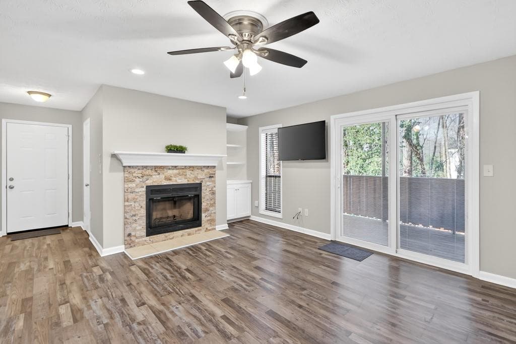 2 bedroom, 2 bathroom, 1,131 sq ft condominium sold at 903 Woodcliff Drive, Atlanta, GA 30350