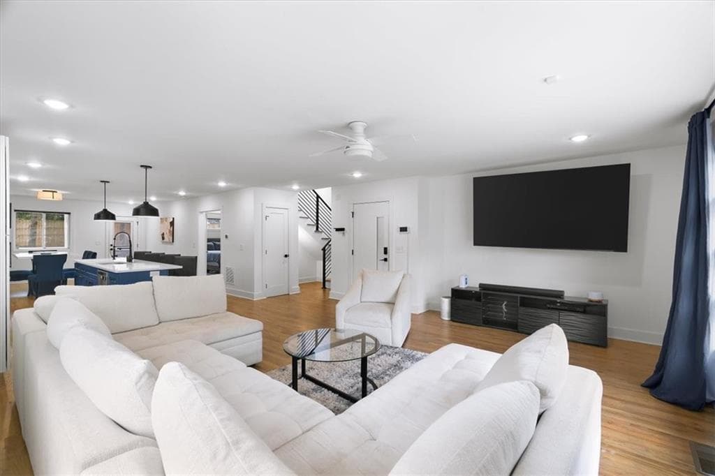 4 bedroom, 3 bathroom, 2,284 sq ft single family residence for rent at 1846 Rogers Avenue, Atlanta, GA 30310 for $2,750 a month — photo 6