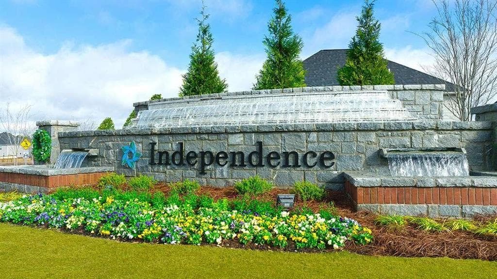 5 bedroom, 3 bathroom, 3,216 sq ft single family residence for sale at 211 Sandy Oak Drive, Loganville, GA 30052 — photo 2