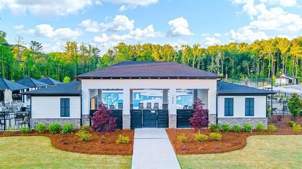 5 bedroom, 3 bathroom, 3,216 sq ft single family residence for sale at 211 Sandy Oak Drive, Loganville, GA 30052 — photo 4