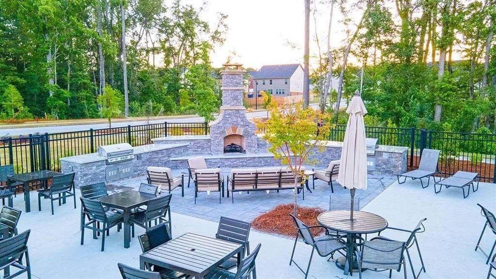 5 bedroom, 3 bathroom, 3,216 sq ft single family residence for sale at 211 Sandy Oak Drive, Loganville, GA 30052 — photo 5