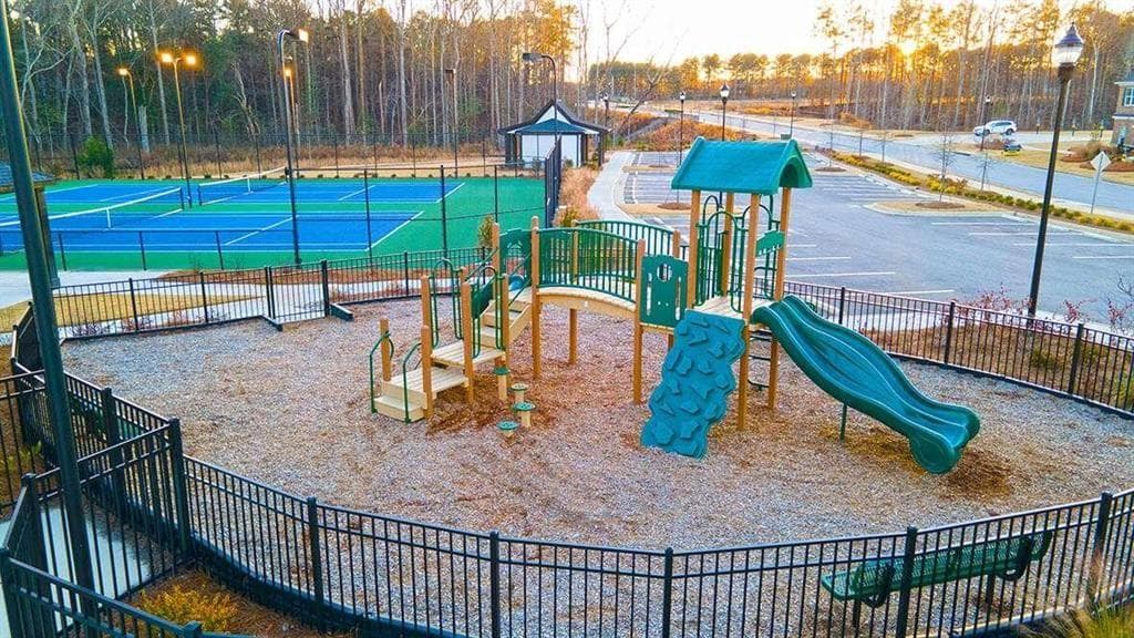 5 bedroom, 3 bathroom, 3,216 sq ft single family residence for sale at 211 Sandy Oak Drive, Loganville, GA 30052 — photo 7