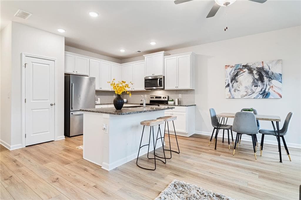 3 bedroom, 3 bathroom, 1,804 sq ft townhouse for sale at 2824 Saratoga Lake View, Decatur, GA 30034 — photo 4