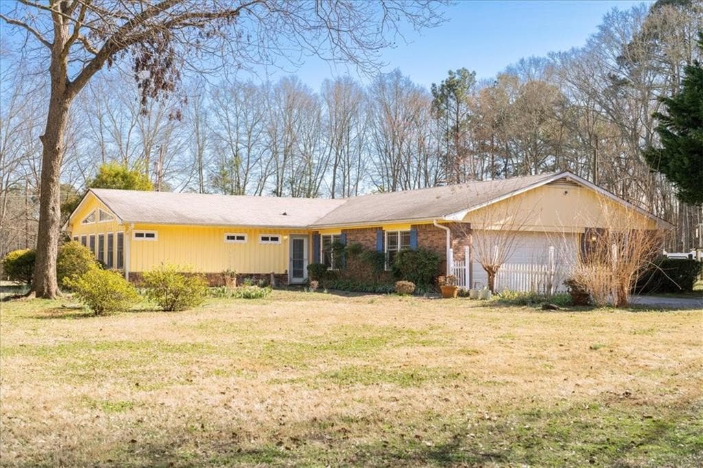 4 bedroom, 3 bathroom, 2,749 sq ft single family residence for sale at 137 Meadow Wood Lane, Monroe, GA 30656 — photo 3
