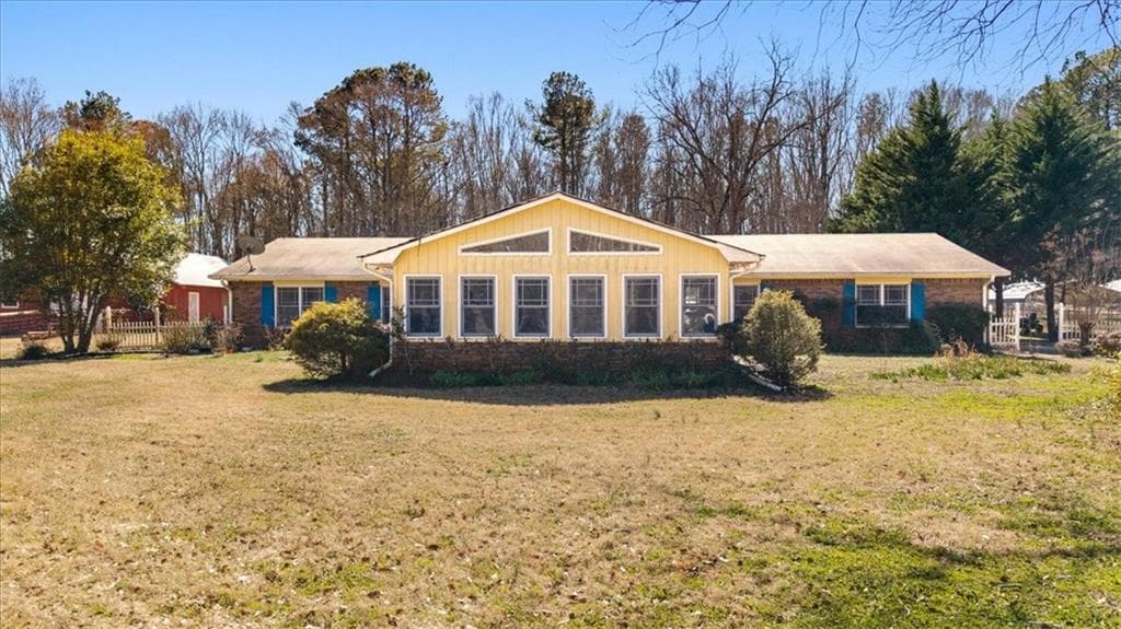 4 bedroom, 3 bathroom, 2,749 sq ft single family residence for sale at 137 Meadow Wood Lane, Monroe, GA 30656 — photo 2