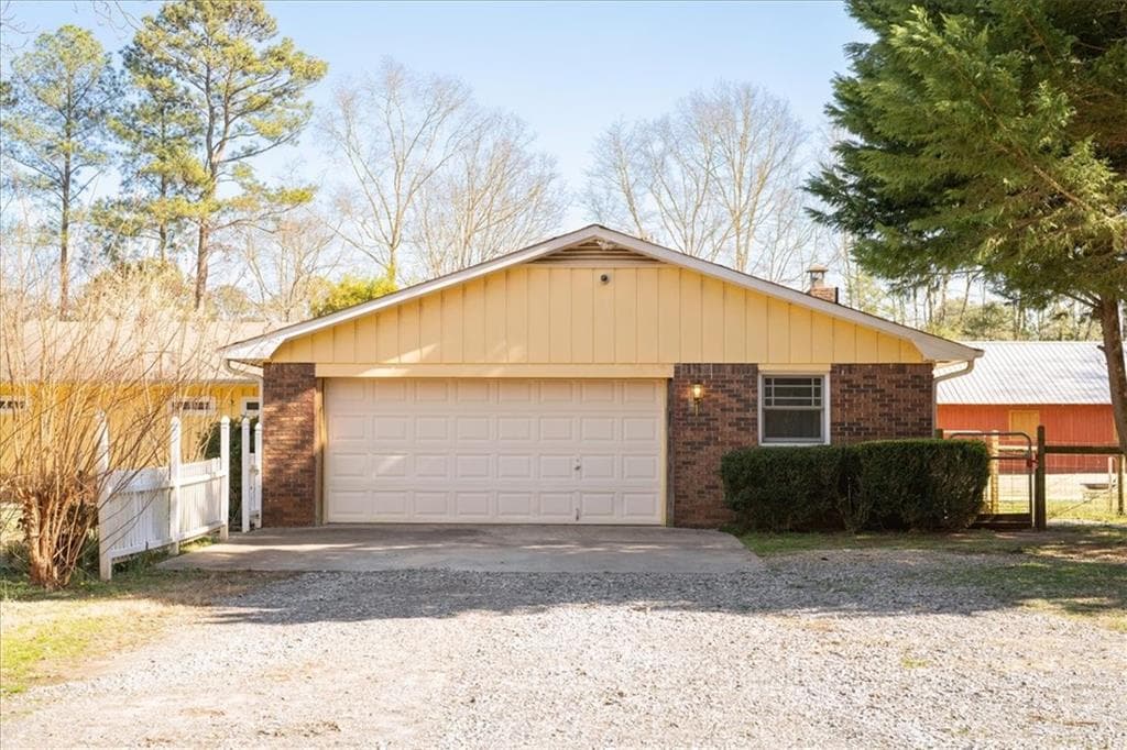 4 bedroom, 3 bathroom, 2,749 sq ft single family residence for sale at 137 Meadow Wood Lane, Monroe, GA 30656 — photo 4