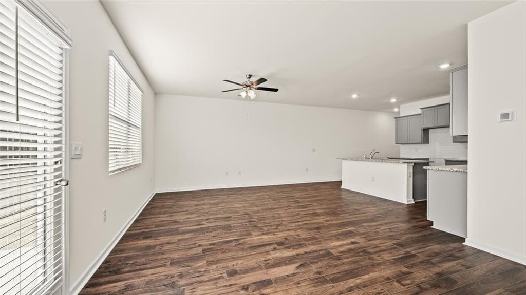 3 bedroom, 3 bathroom, 1,858 sq ft townhouse under contract at 1410 Gray Branch Drive, Lawrenceville, GA 30045 — photo 7