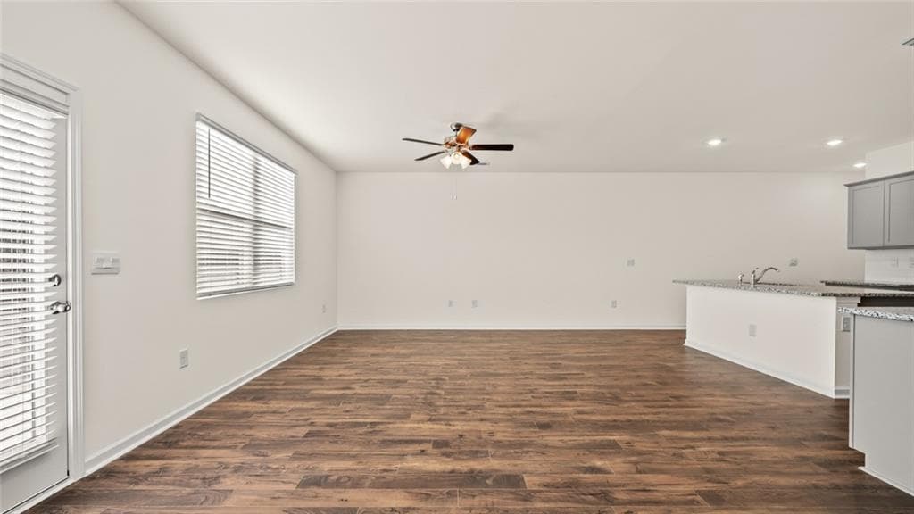 3 bedroom, 3 bathroom, 1,858 sq ft townhouse under contract at 1410 Gray Branch Drive, Lawrenceville, GA 30045 — photo 8