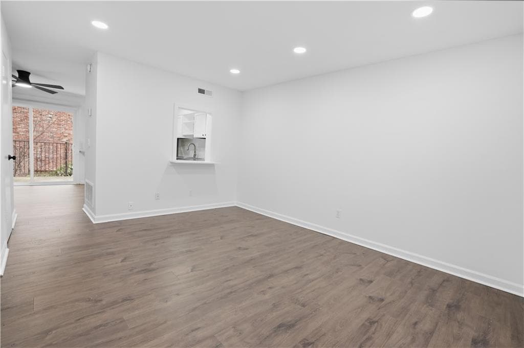 2 bedroom, 2 bathroom, 960 sq ft townhouse under contract at 3113 Colonial Way L, Atlanta, GA 30341 — photo 2