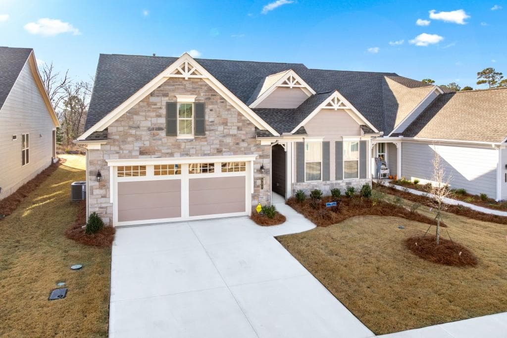 2 bedroom, 2 bathroom, 2,027 sq ft single family residence for sale at 321 Bear Way, Hoschton, GA 30548 — photo 1 of 80
