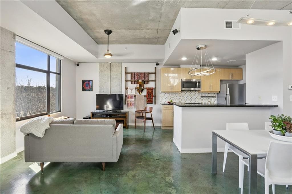 2 bedroom, 2 bathroom, 1,580 sq ft condominium for sale at 335 W Ponce De Leon Avenue 606, Decatur, GA 30030 — photo 6