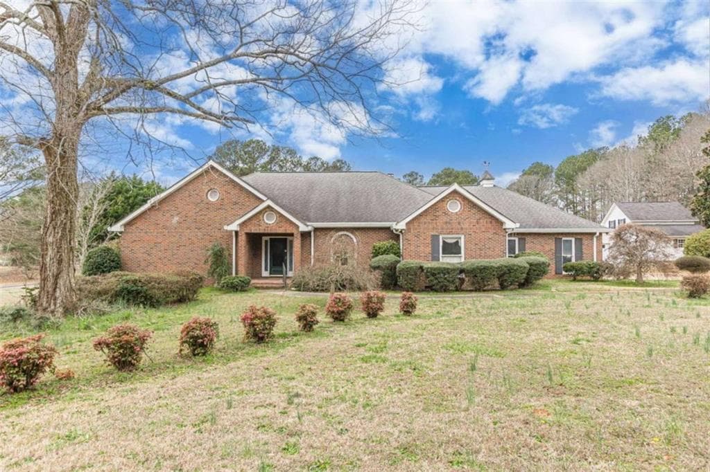 3 bedroom, 2 bathroom, 2,214 sq ft single family residence for sale at 1380 Elliott Road, Mcdonough, GA 30252 — photo 1 of 33