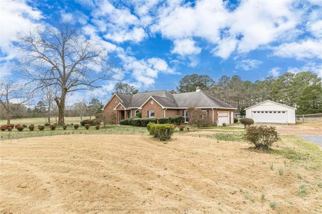 3 bedroom, 2 bathroom, 2,214 sq ft single family residence for sale at 1380 Elliott Road, Mcdonough, GA 30252 — photo 2