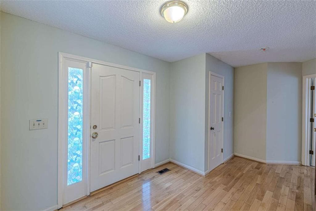 3 bedroom, 2 bathroom, 2,214 sq ft single family residence for sale at 1380 Elliott Road, Mcdonough, GA 30252 — photo 5