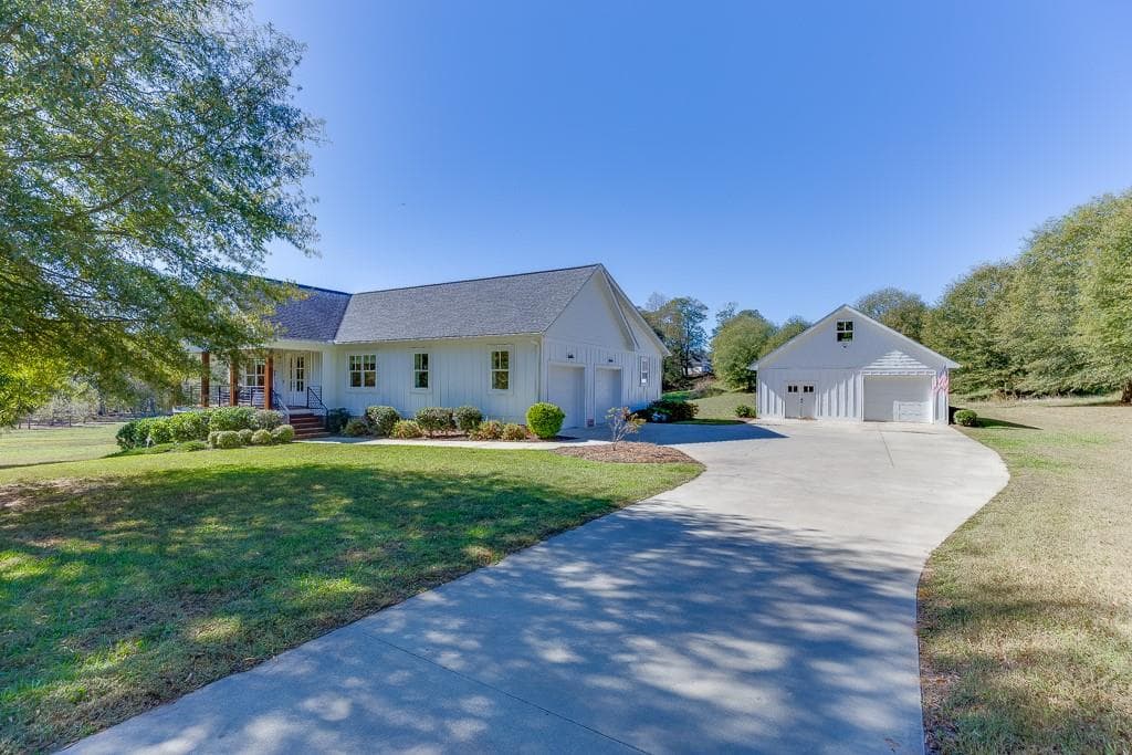 182 Farm Hill Drive, Clarkesville, GA 30523 — most recent listing photo