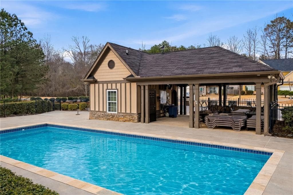 3 bedroom, 2 bathroom, 2,368 sq ft single family residence under contract at 5570 Glenn Ivey Drive, Cumming, GA 30028 — photo 10