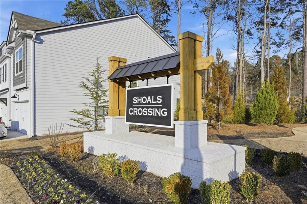 3 bedroom, 3 bathroom, 1,808 sq ft townhouse for sale at 1884 Aron Lane, Conyers, GA 30013 — photo 2