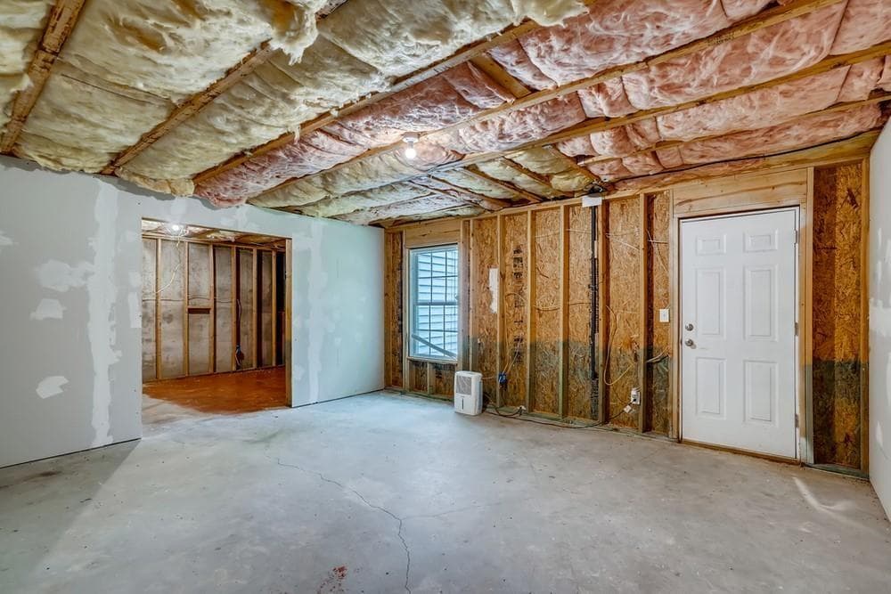 5 bedroom, 3 bathroom, 3,021 sq ft single family residence for sale at 1726 River Mill Trail, Conyers, GA 30012 — photo 3