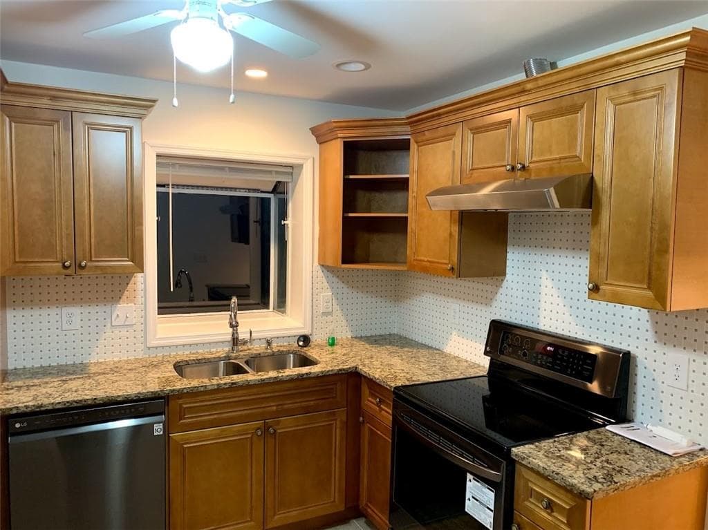 5 bedroom, 3 bathroom, 2,353 sq ft single family residence for sale at 3019 Trafalgar Way, Chamblee, GA 30341 — photo 3