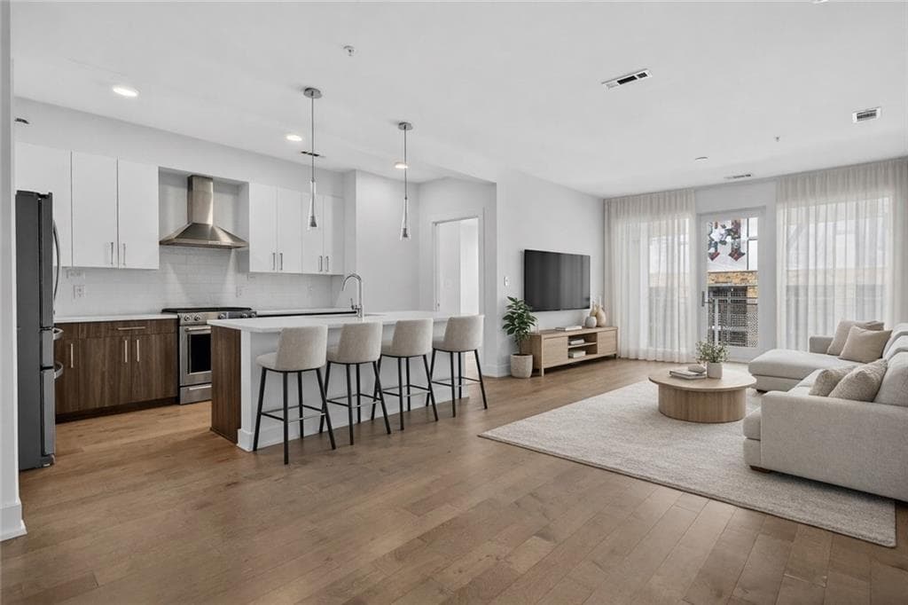 2 bedroom, 2 bathroom, 1,282 sq ft condominium sold at 775 Juniper Street 413, Atlanta, GA 30308