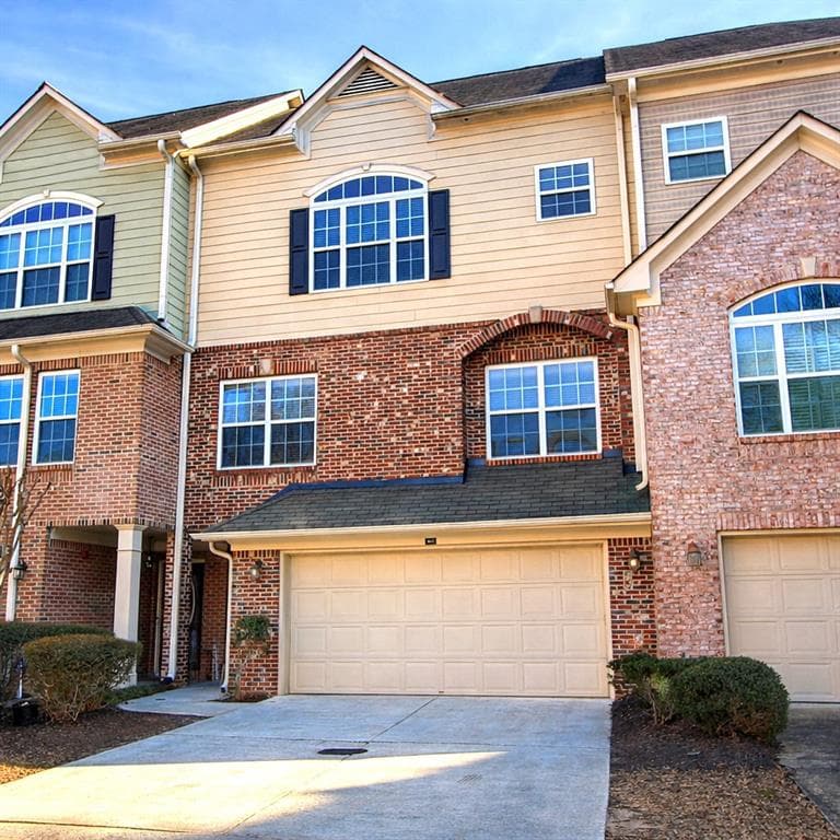 3 bedroom, 4 bathroom, 2,528 sq ft townhouse for sale at 802 Glen Ivy, Marietta, GA 30062