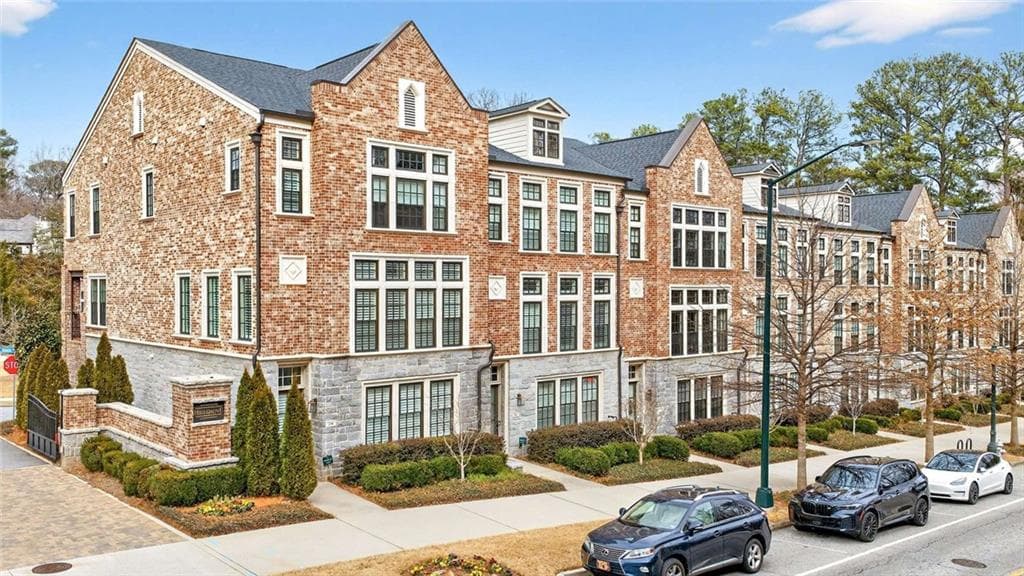 3 bedroom, 4 bathroom, 3,375 sq ft townhouse sold at 263 Devin Place 24, Atlanta, GA 30305