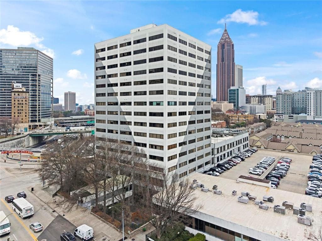 1 bedroom, 1 bathroom, 520 sq ft condominium under contract at 120 Ralph Mcgill Boulevard 703, Atlanta, GA 30308 — photo 4