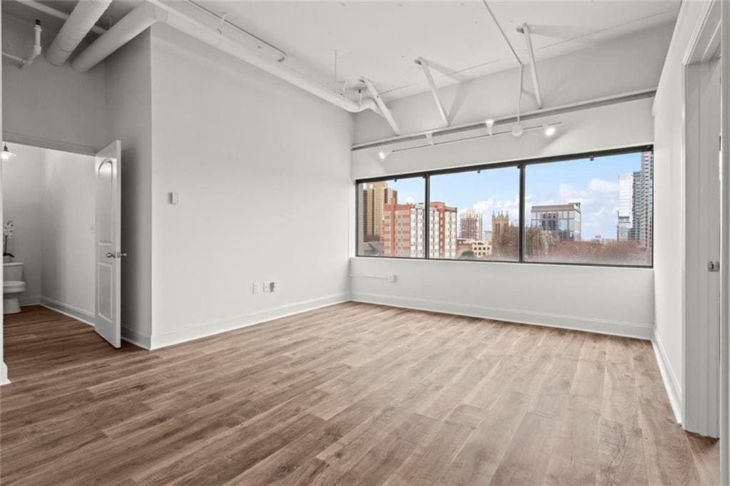 1 bedroom, 1 bathroom, 520 sq ft condominium under contract at 120 Ralph Mcgill Boulevard 703, Atlanta, GA 30308 — photo 6