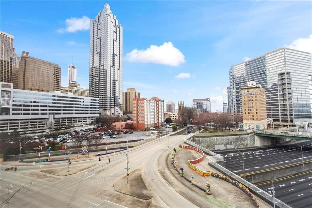 1 bedroom, 1 bathroom, 520 sq ft condominium under contract at 120 Ralph Mcgill Boulevard 703, Atlanta, GA 30308 — photo 7