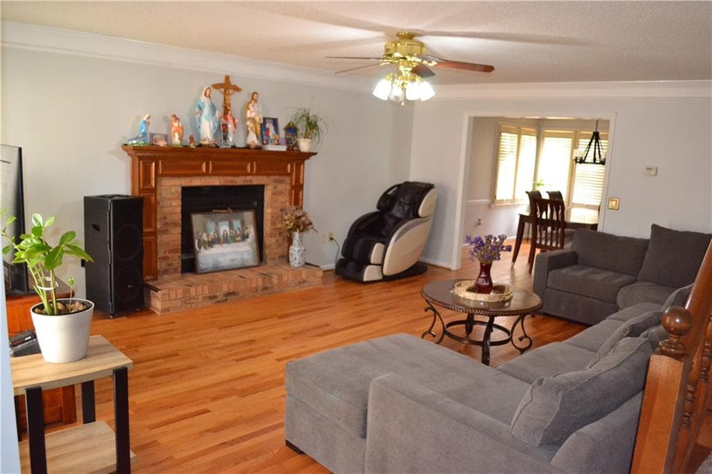 4 bedroom, 3 bathroom, 2,397 sq ft single family residence for sale at 1530 N Milford Creek Lane, Marietta, GA 30008 — photo 2