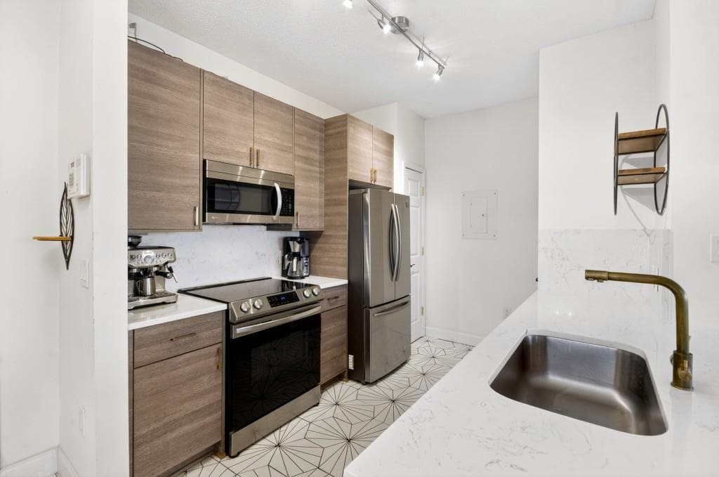 1 bedroom, 1 bathroom, 715 sq ft condominium for sale at 955 Juniper Street 3028, Atlanta, GA 30309 — photo 2