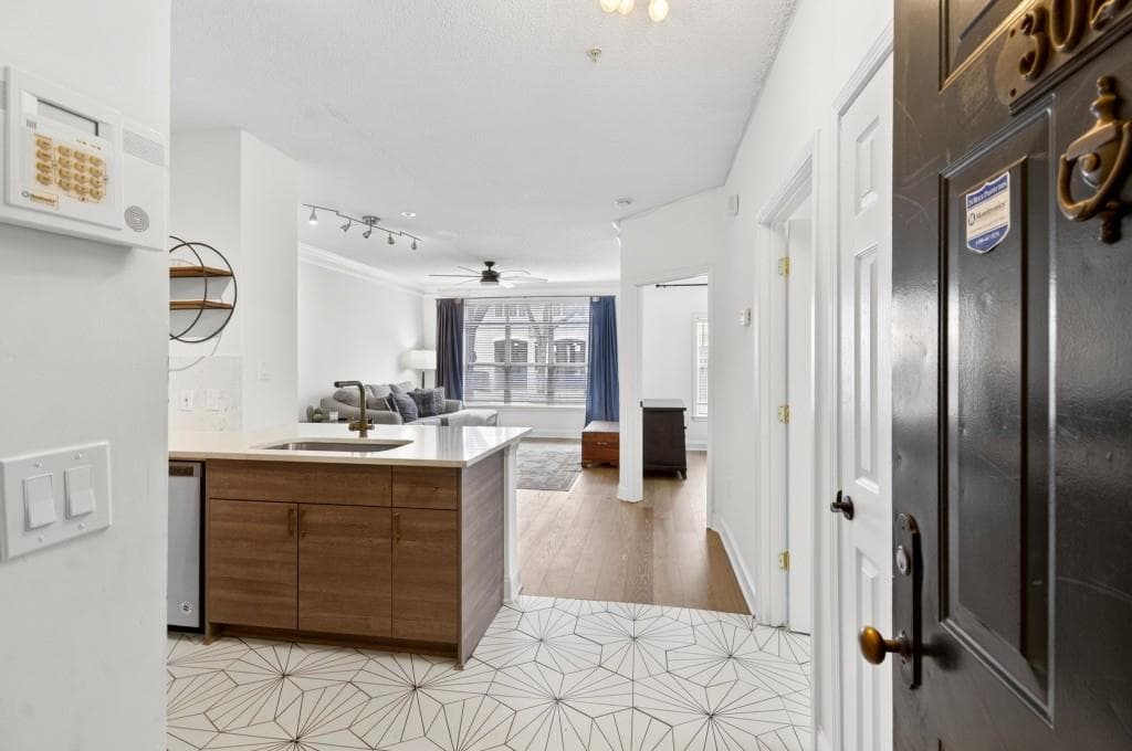 1 bedroom, 1 bathroom, 715 sq ft condominium for sale at 955 Juniper Street 3028, Atlanta, GA 30309 — photo 5