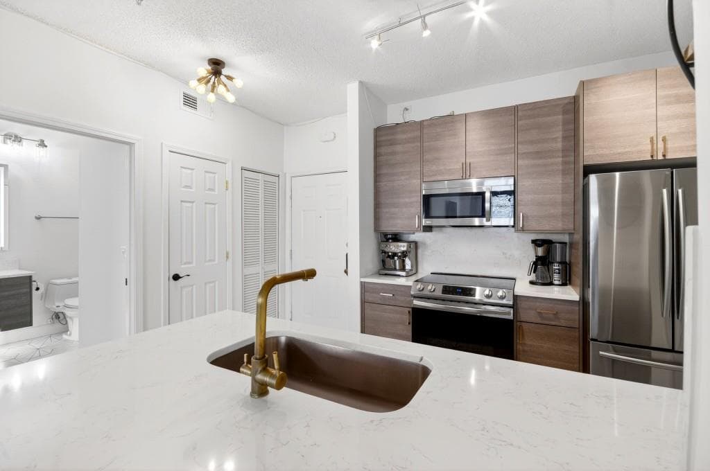 1 bedroom, 1 bathroom, 715 sq ft condominium for sale at 955 Juniper Street 3028, Atlanta, GA 30309 — photo 6