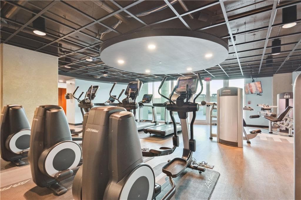 1 bedroom, 1 bathroom, 755 sq ft condominium for sale at 361 17th Street 1717, Atlanta, GA 30363 — photo 4