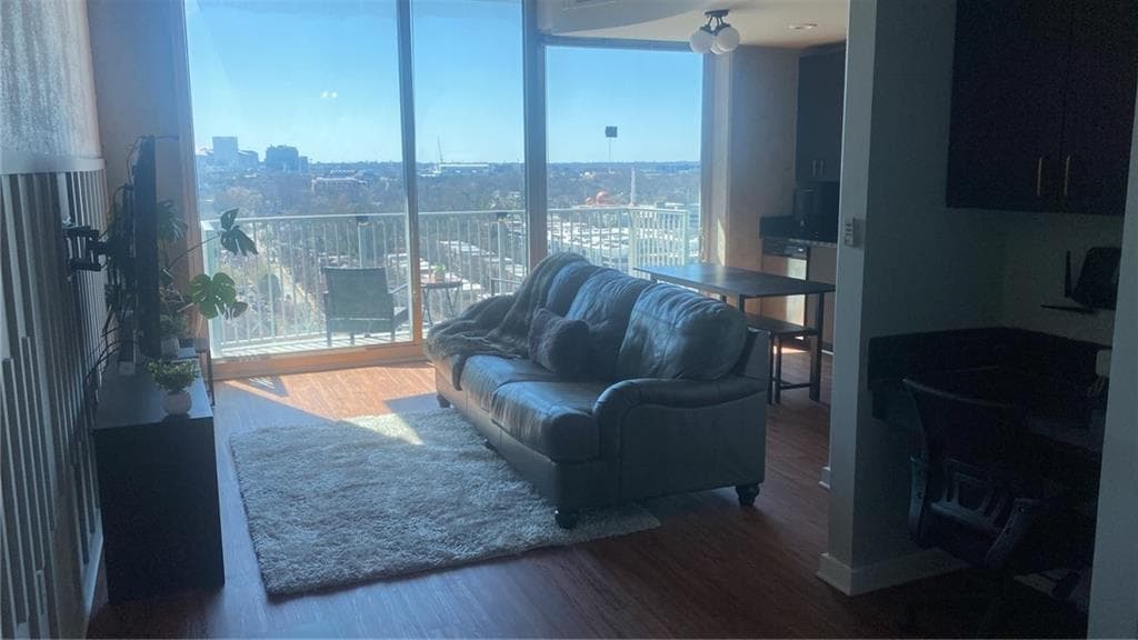 1 bedroom, 1 bathroom, 755 sq ft condominium for sale at 361 17th Street 1717, Atlanta, GA 30363 — photo 9