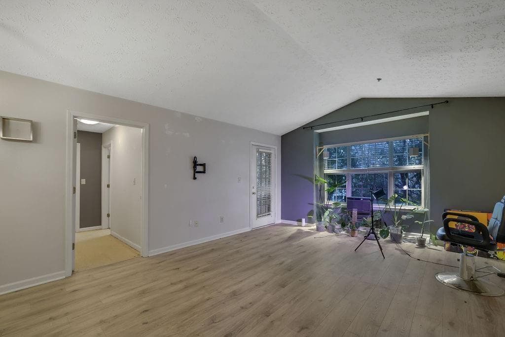 2 bedroom, 2 bathroom, 1,057 sq ft condominium under contract at 533 Bentley Place, Tucker, GA 30084 — photo 5