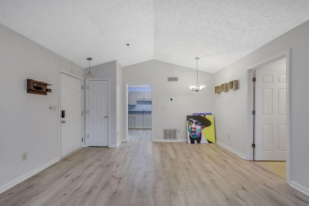 2 bedroom, 2 bathroom, 1,057 sq ft condominium under contract at 533 Bentley Place, Tucker, GA 30084 — photo 6