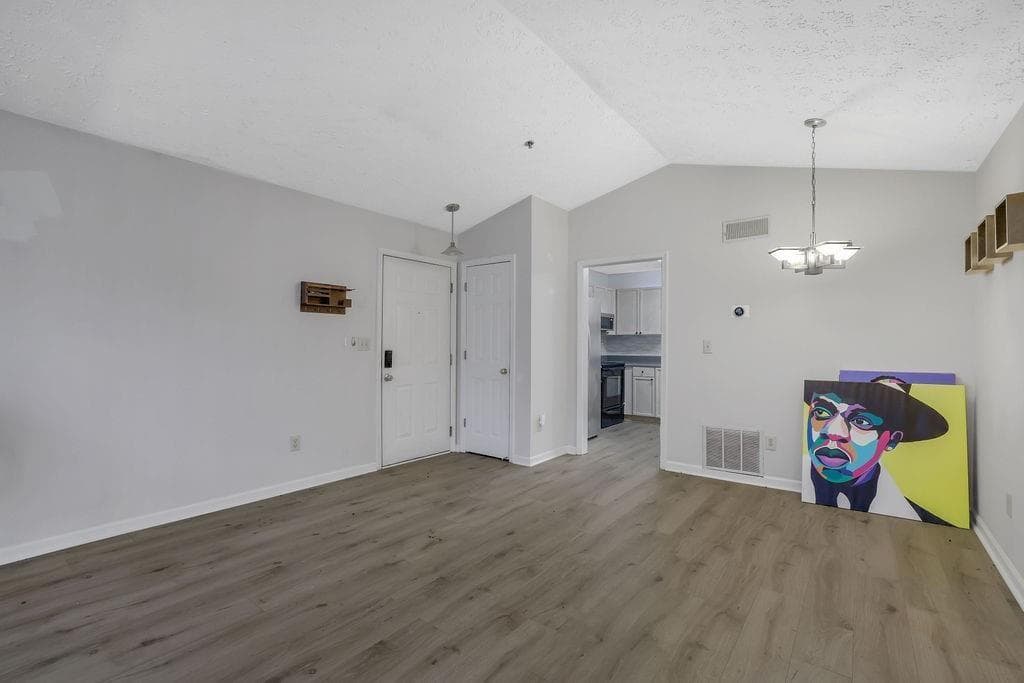 2 bedroom, 2 bathroom, 1,057 sq ft condominium under contract at 533 Bentley Place, Tucker, GA 30084 — photo 7