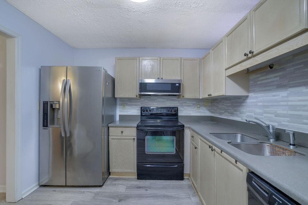 2 bedroom, 2 bathroom, 1,057 sq ft condominium under contract at 533 Bentley Place, Tucker, GA 30084 — photo 10